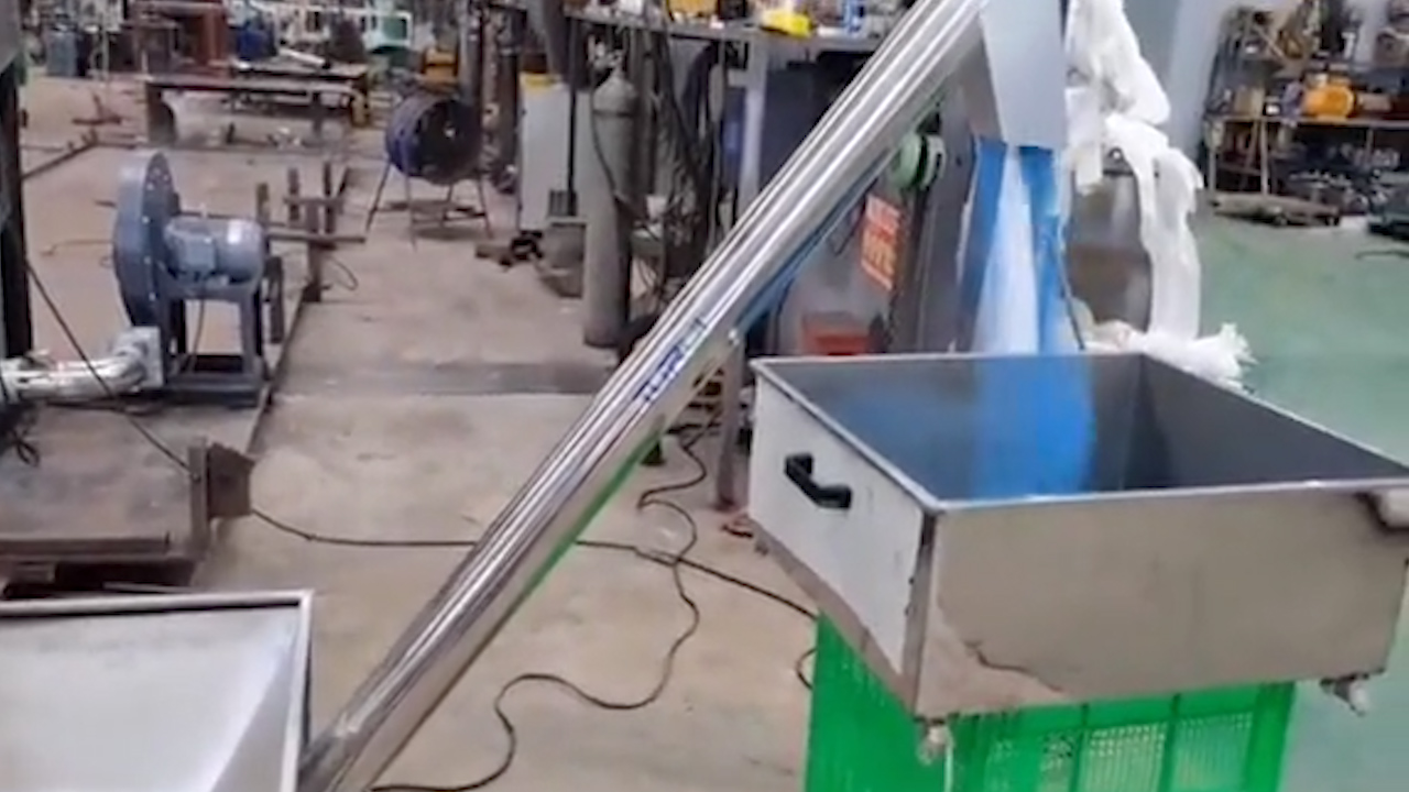 Inclined Screw Conveyor-Plastic Granules Test Machine Site