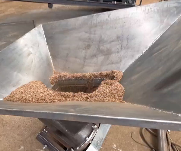 Sawdust screw feeder